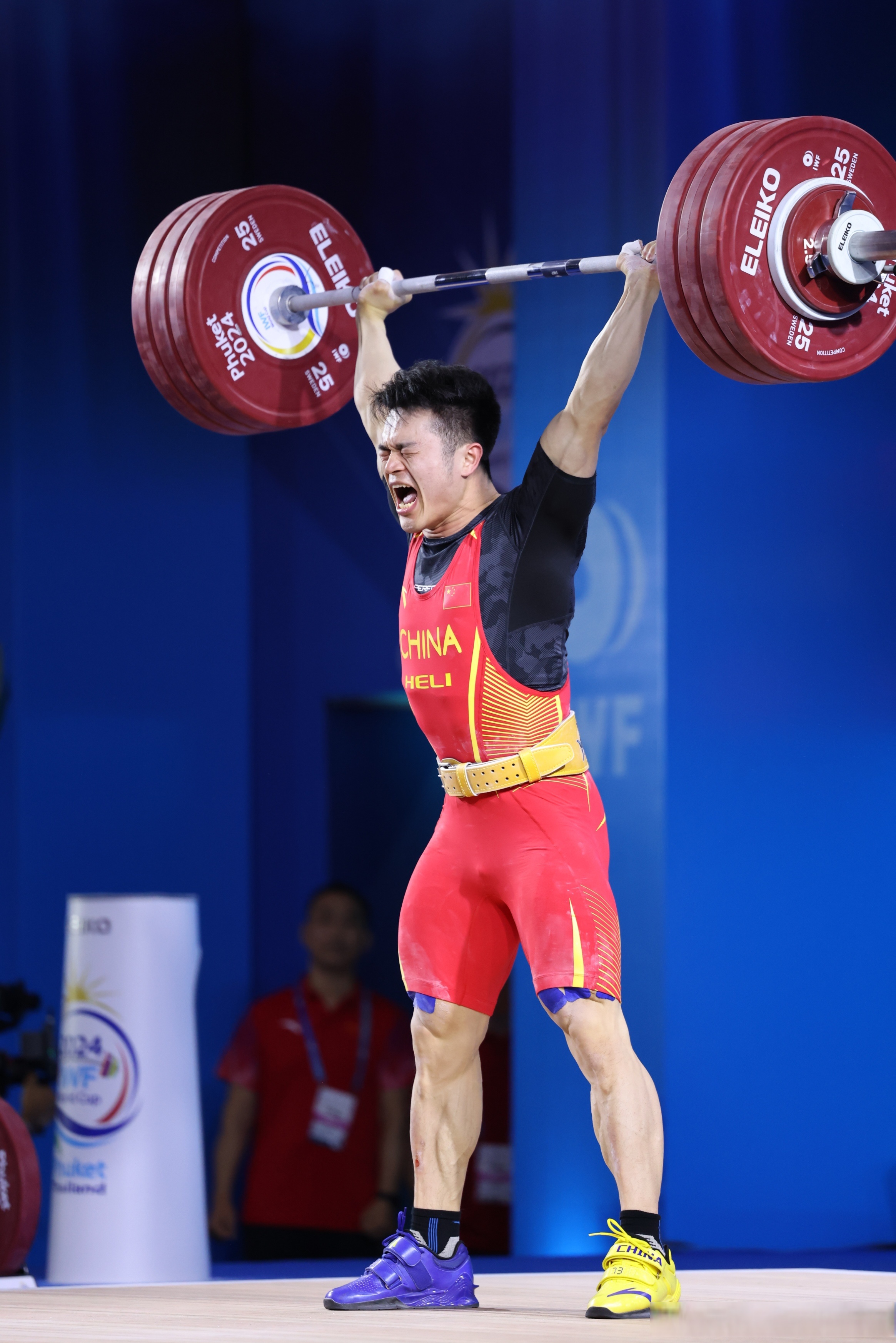 包含举重锦标赛完美闭幕，中国选手勇夺多项奖牌的词条