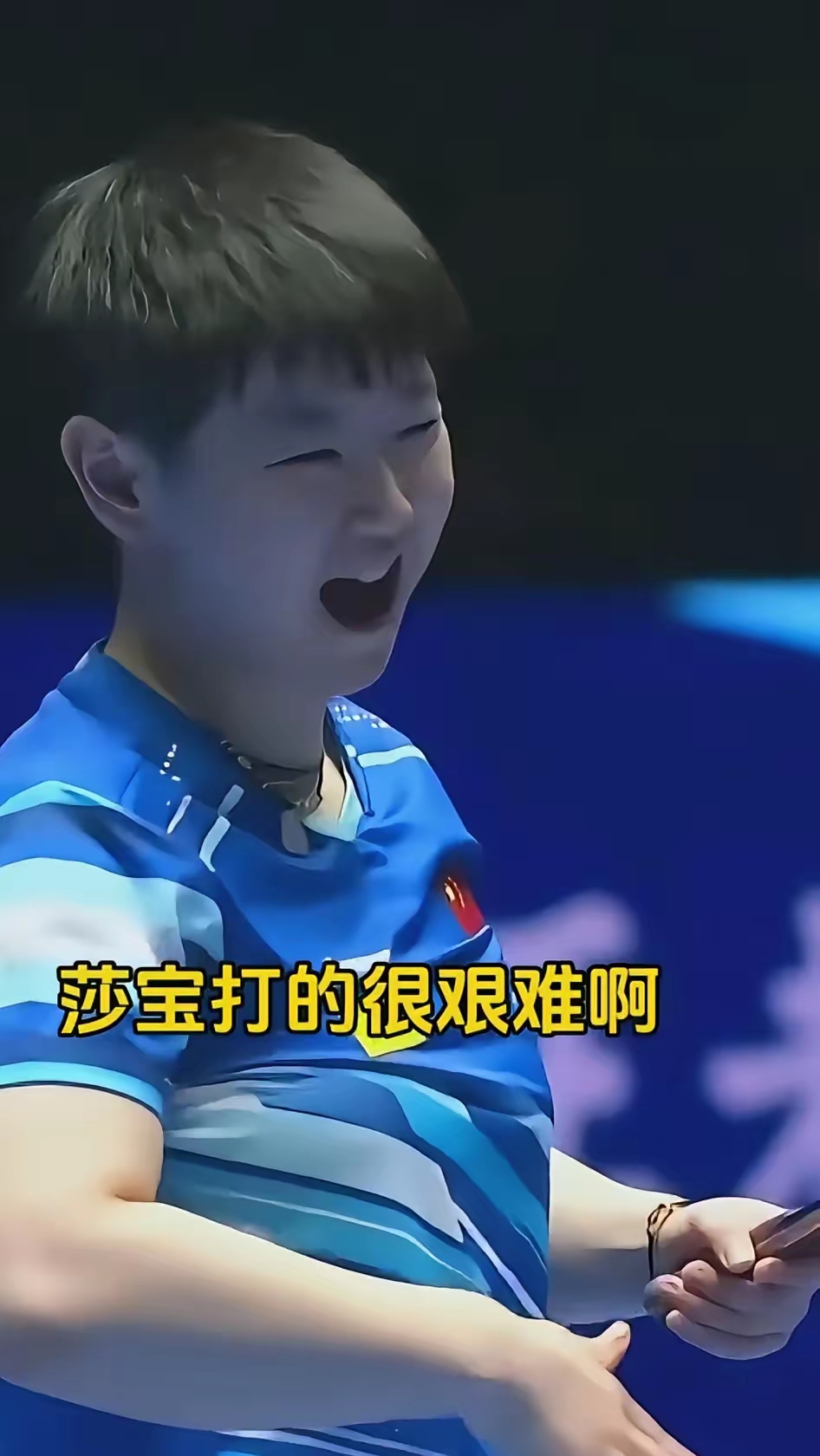 恩菲尔德球迷现场助威，球队斗志昂扬